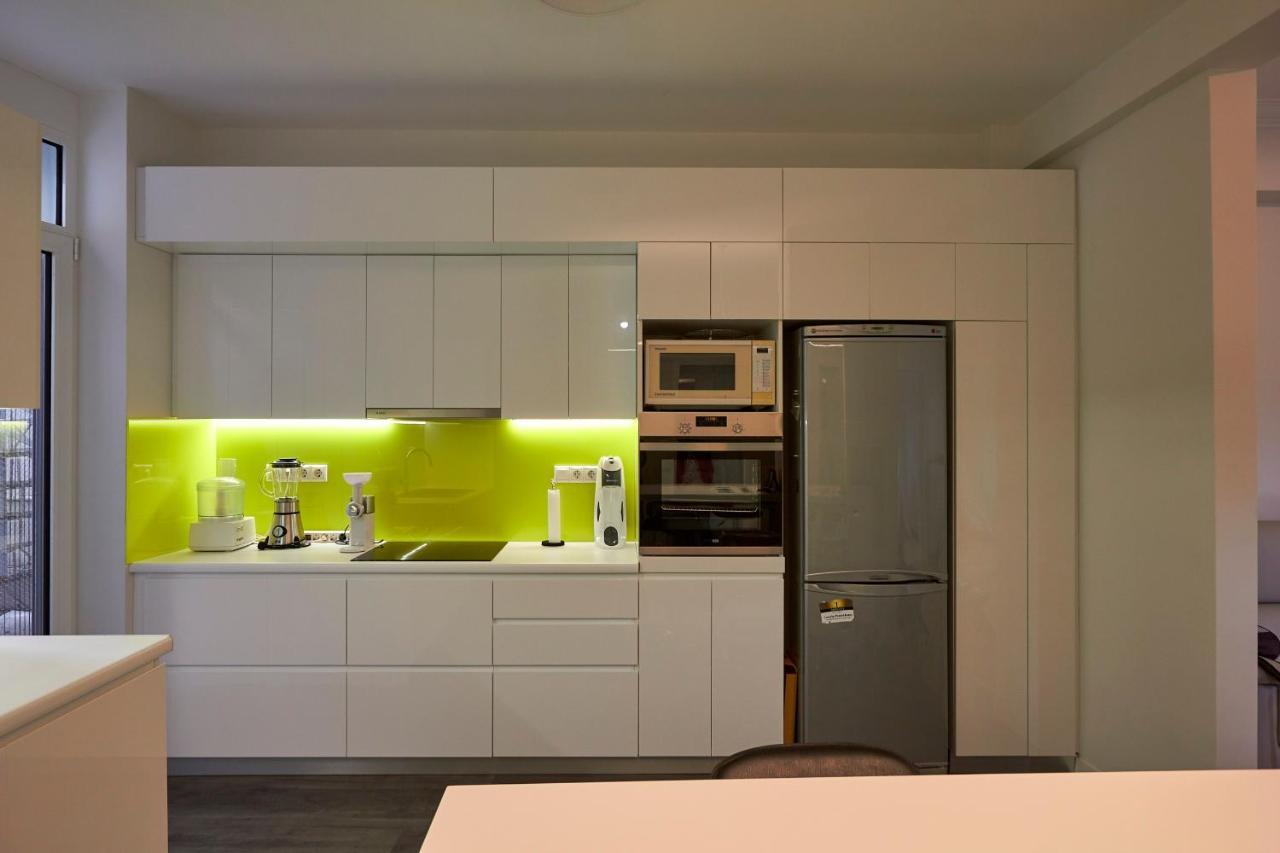 Fully Renovated, Family-Friendly Apartment, Next To A Huge Green Park, In Athens Center Exterior foto